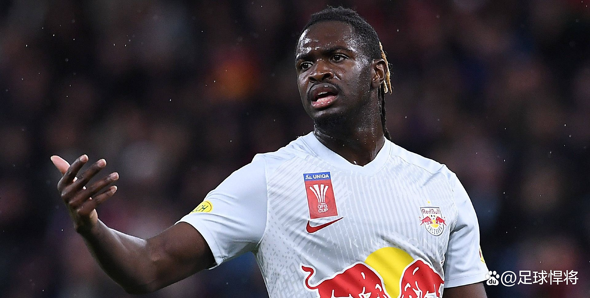 包含乌迪内斯中场球员因伤退出大名单，替补球员或获机会的词条