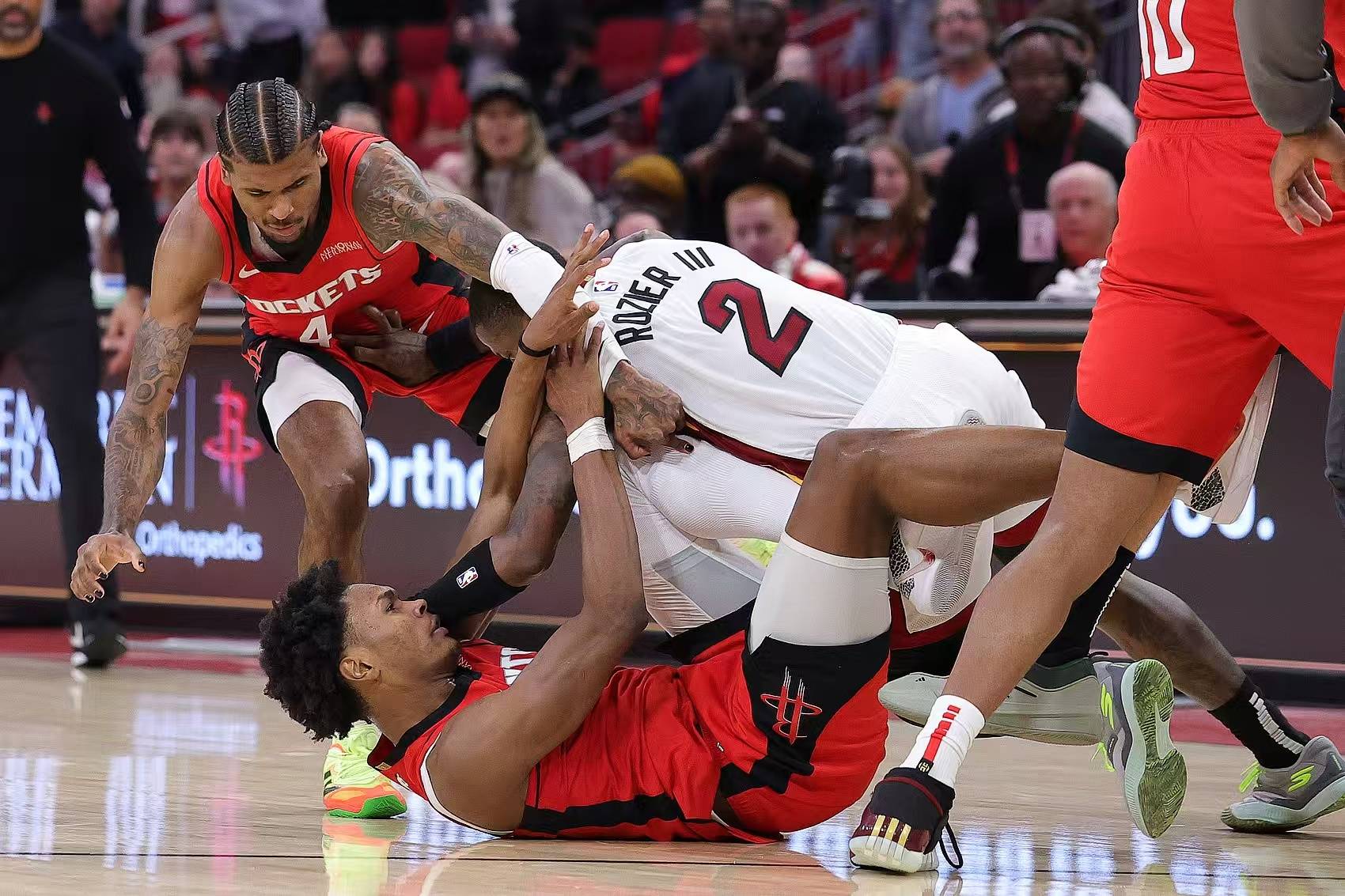 九游娱乐app下载-火箭队遭遇两连败,陷入季后赛危机