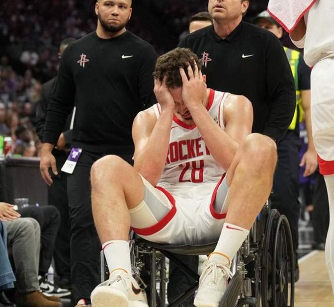 火箭队遭遇两连败,陷入季后赛危机 火箭队遭遇两连败,陷入季后赛危机