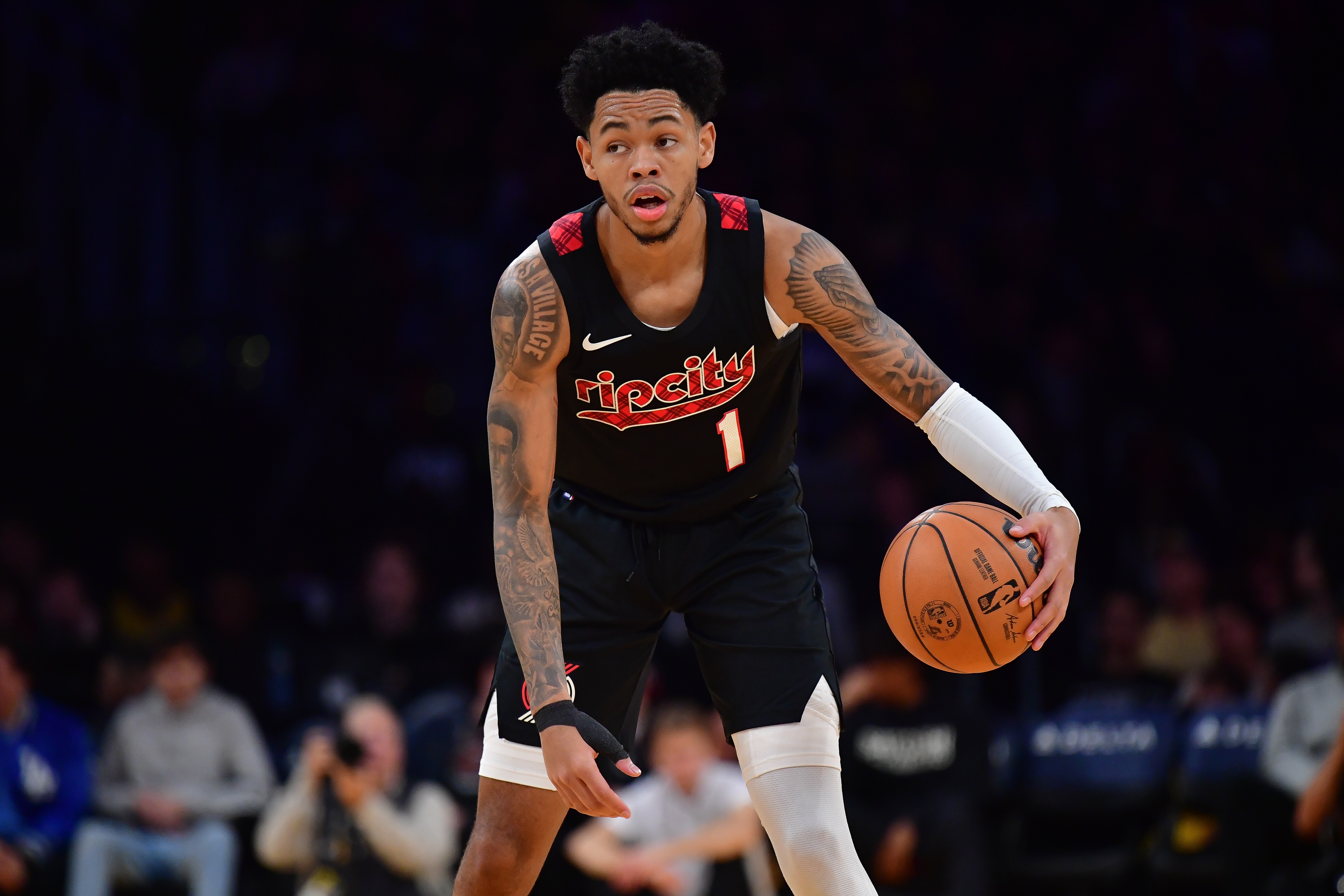 九游官网-开拓者队在主场取得惊人胜利