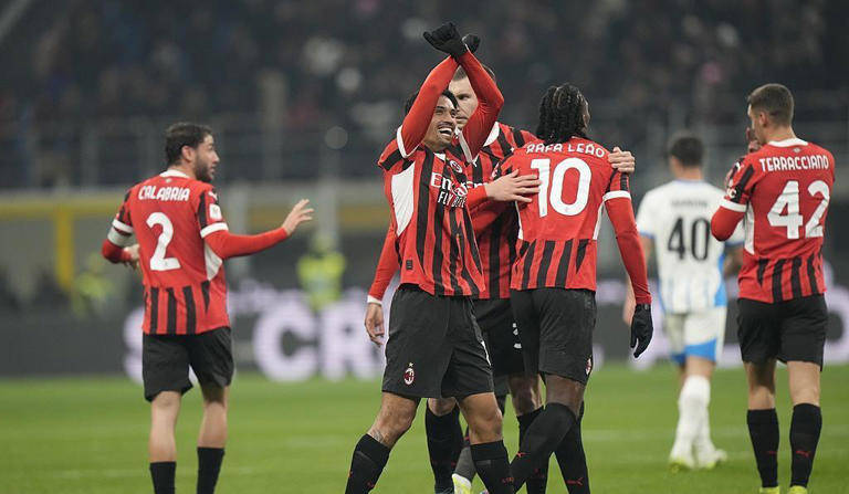 包含AC米兰主场击败都灵，保持不败的词条