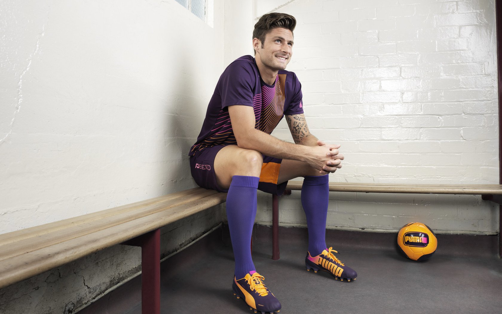 南美风暴席卷北欧，秘鲁稳健战术击溃冰岛，苏亚雷斯关键战役再显神威