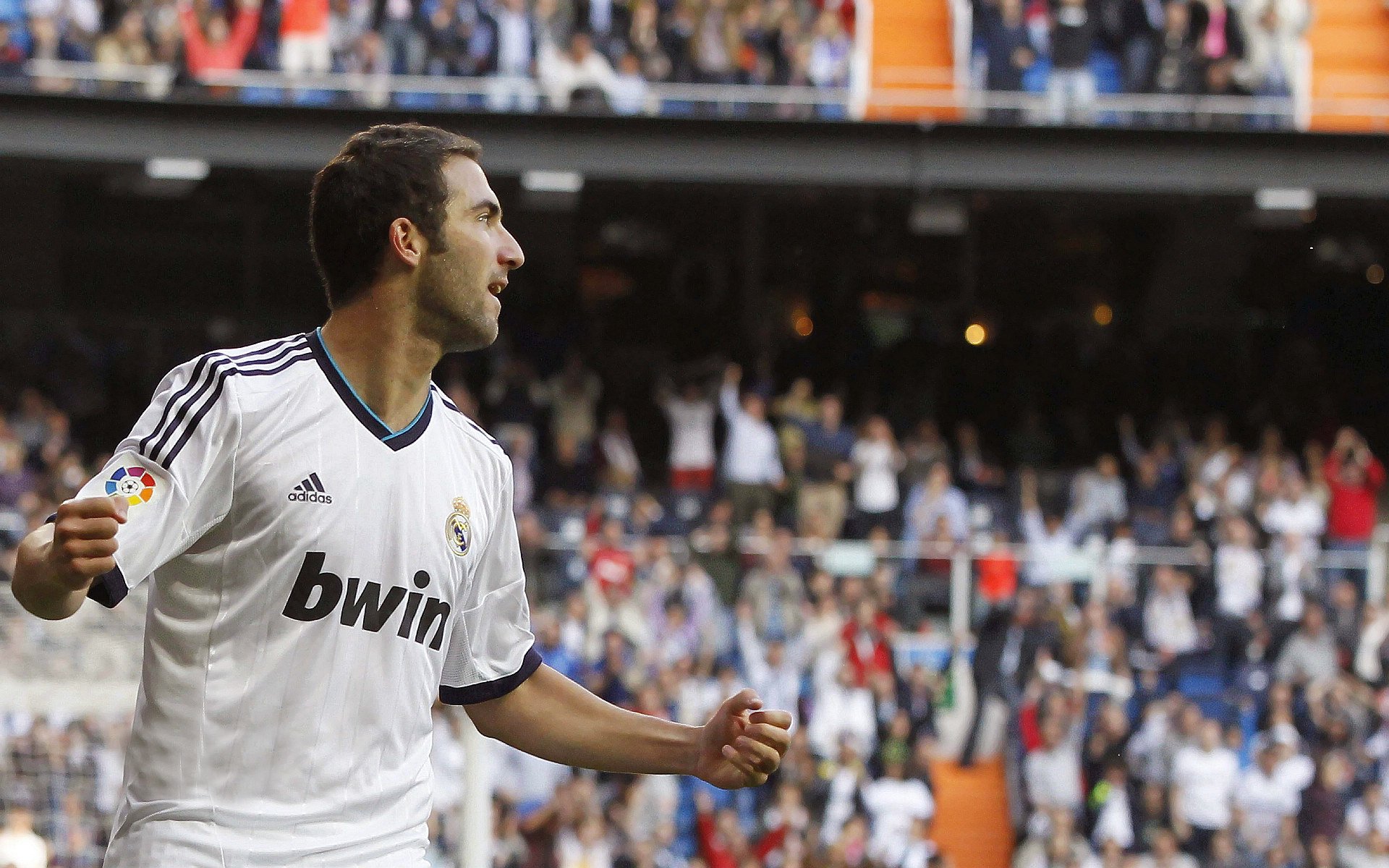 战火与绿茵，英格兰血拼伊拉克，罗德里戈高光点亮和平赛场