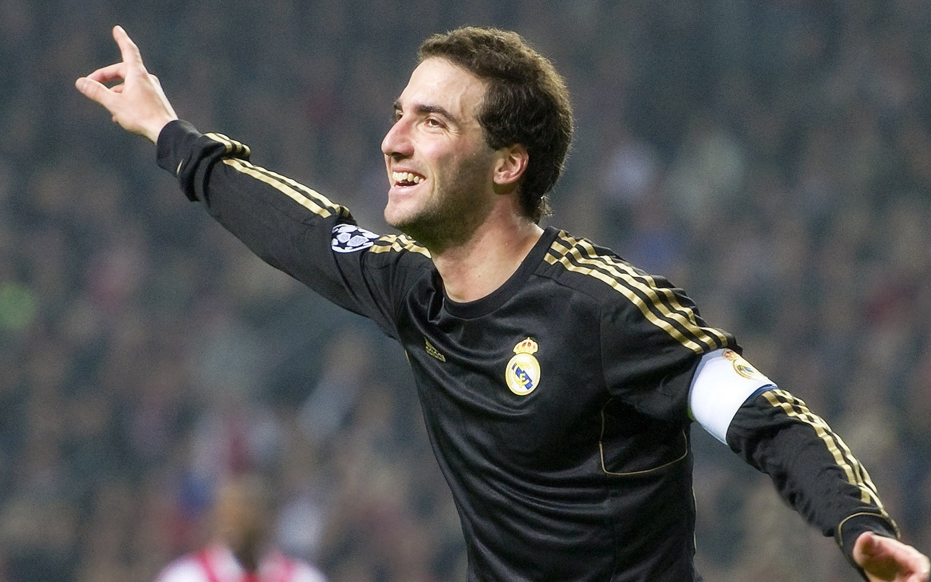 狭路相逢,他以双翼覆盖战场—布鲁诺攻防两端统治马里对喀麦隆之战